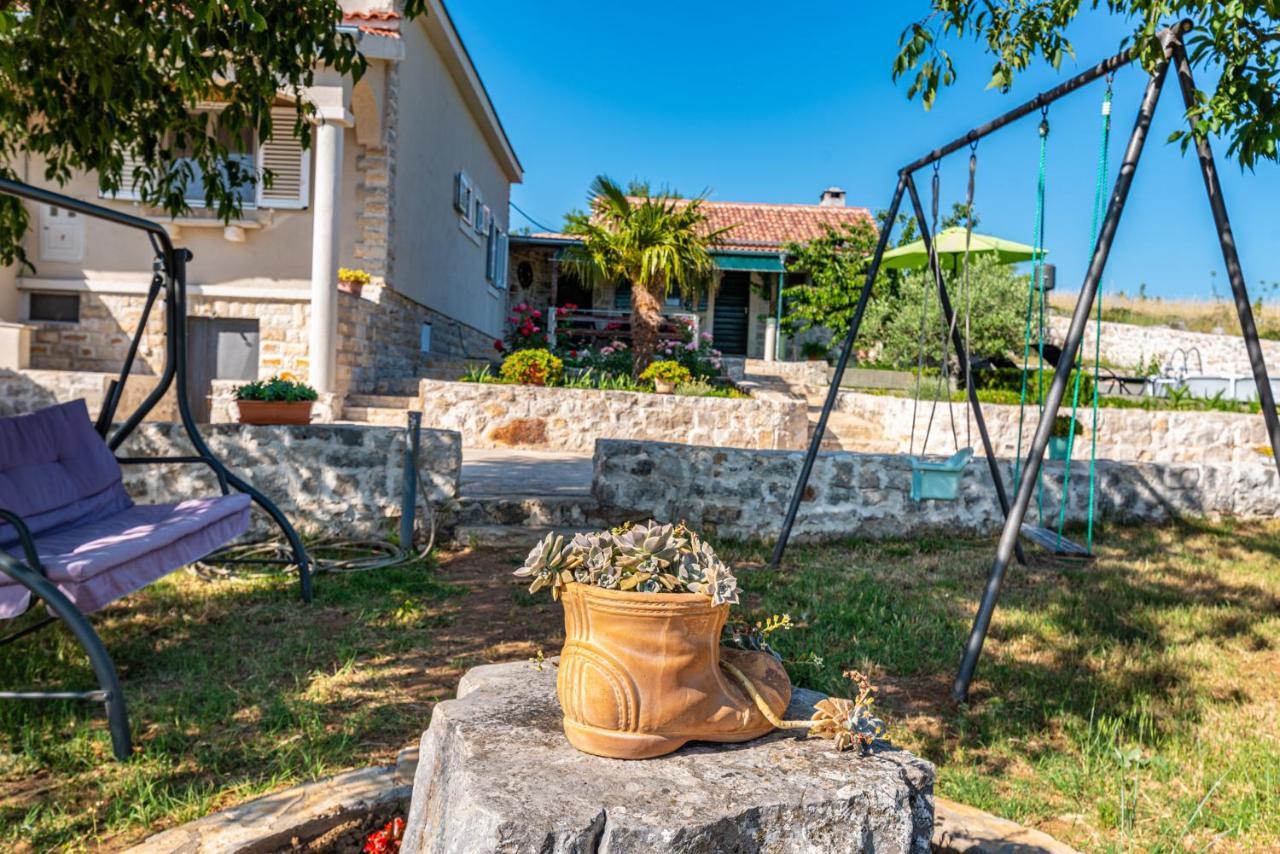 Nadin Holiday Home Ante With Beautiful Private Garden מראה חיצוני תמונה