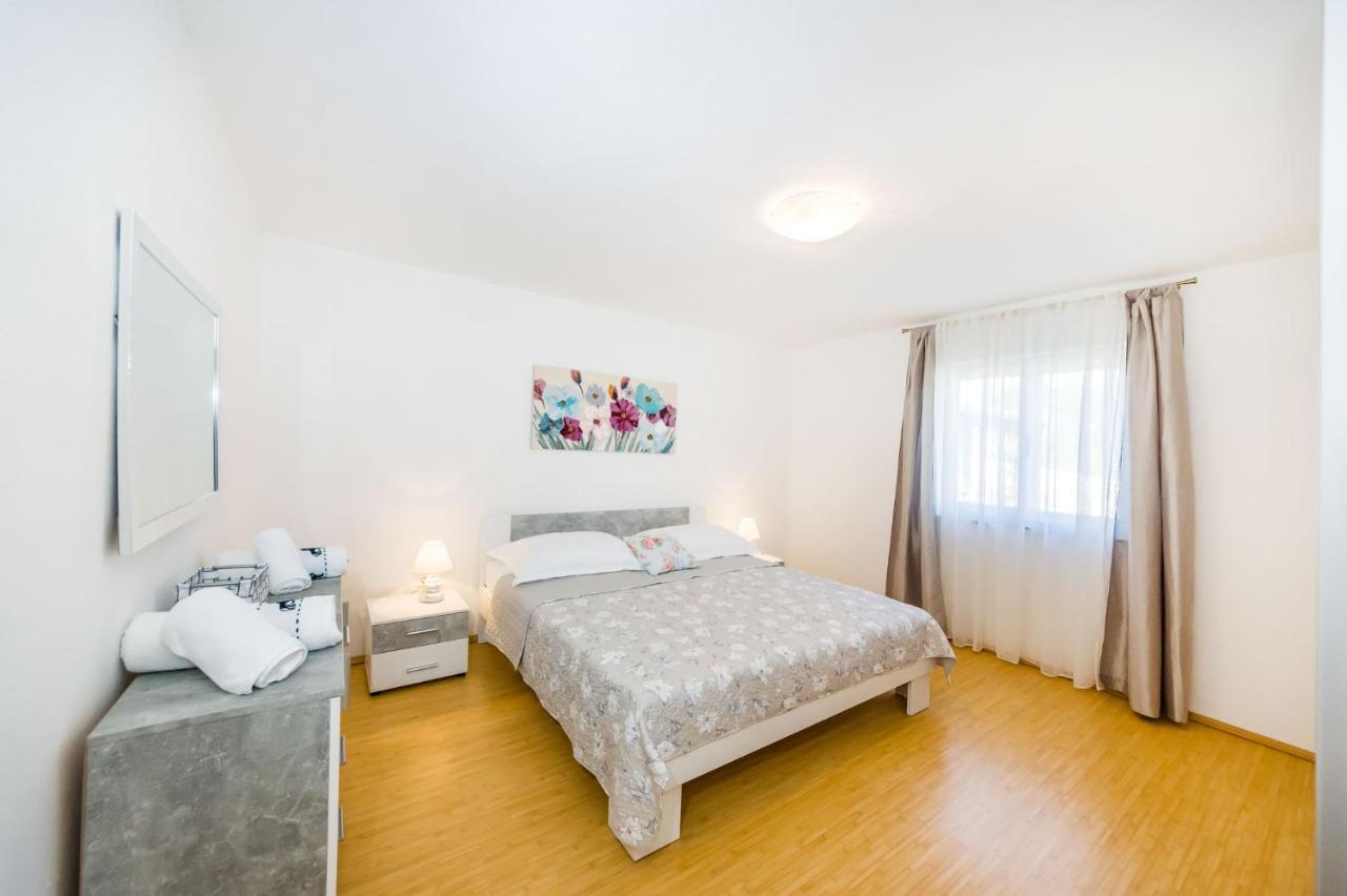 Nadin Holiday Home Ante With Beautiful Private Garden מראה חיצוני תמונה